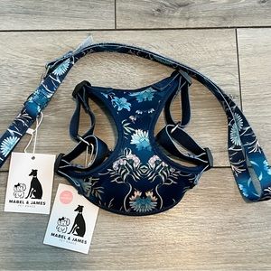 Matching dog harness and leash set. Gorgeous design!